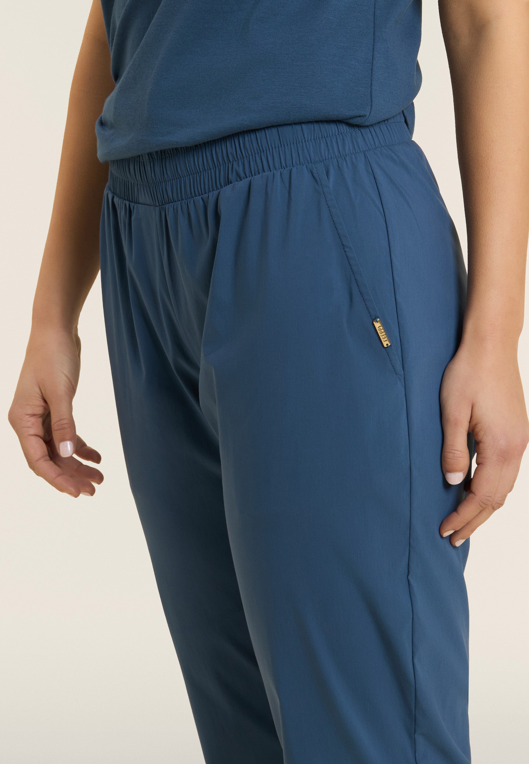 freddy-pantalon-cropped-carotte-en-popeline-stretch-femme image 4