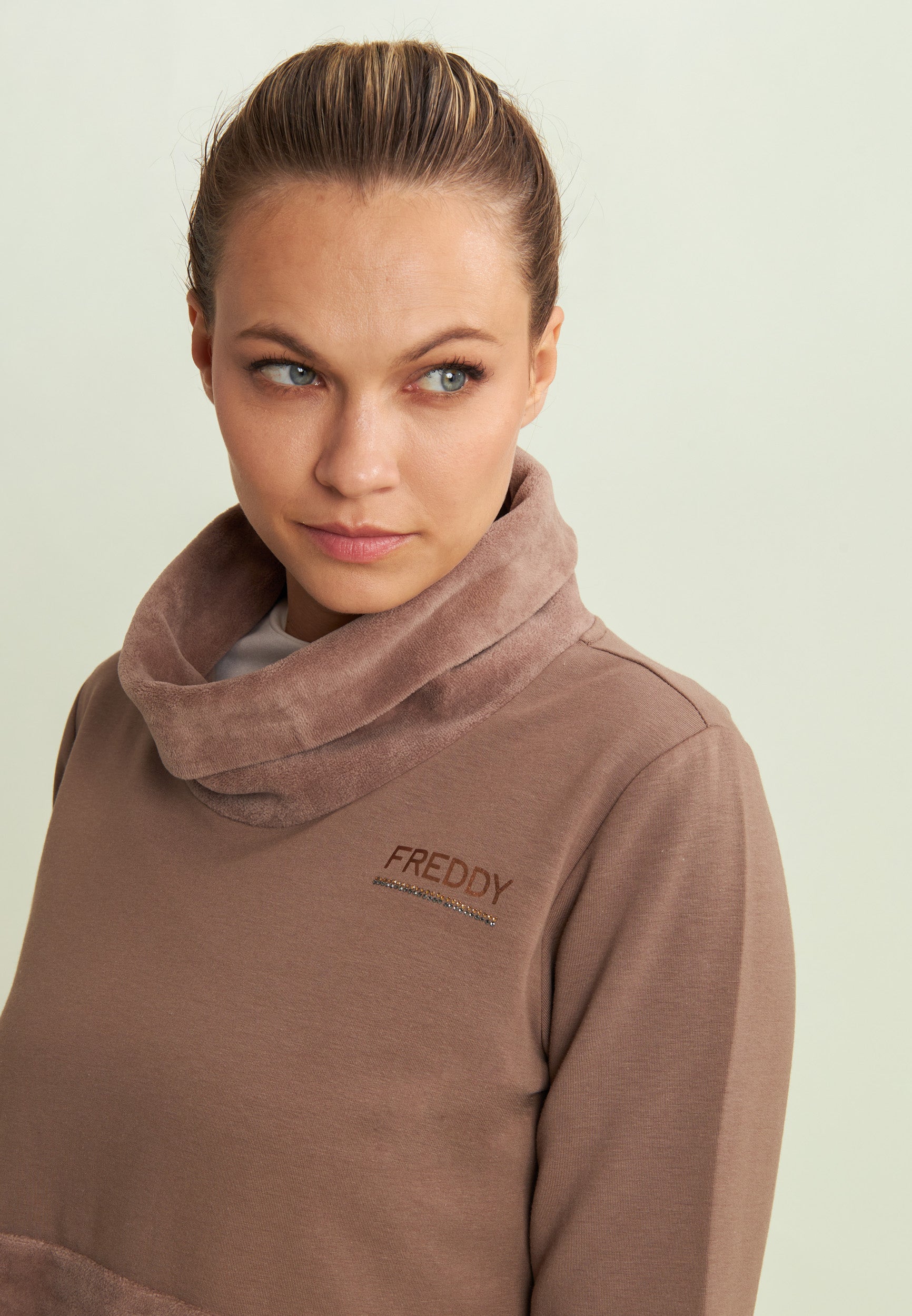 freddy-sweat-femme-col-haut-velours-buste-modal-gratt-strass image 4