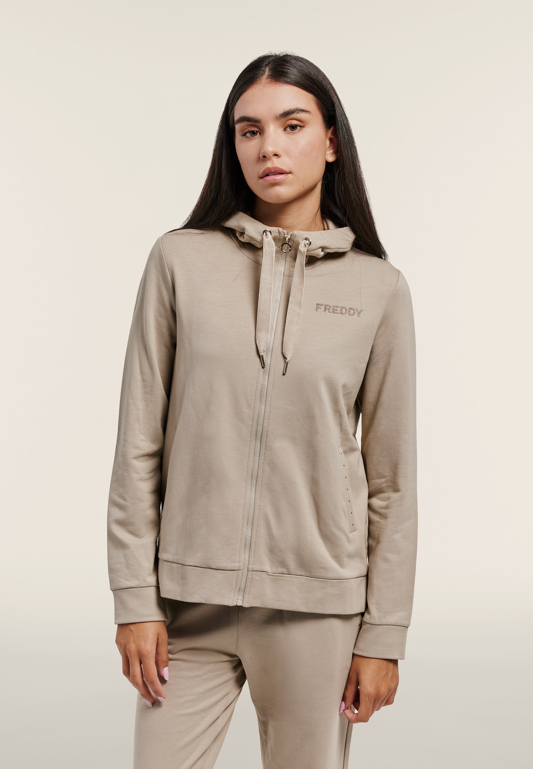 freddy-sweat-capuche-femme-fond-asym-trique-maxi-logo-dor image 1