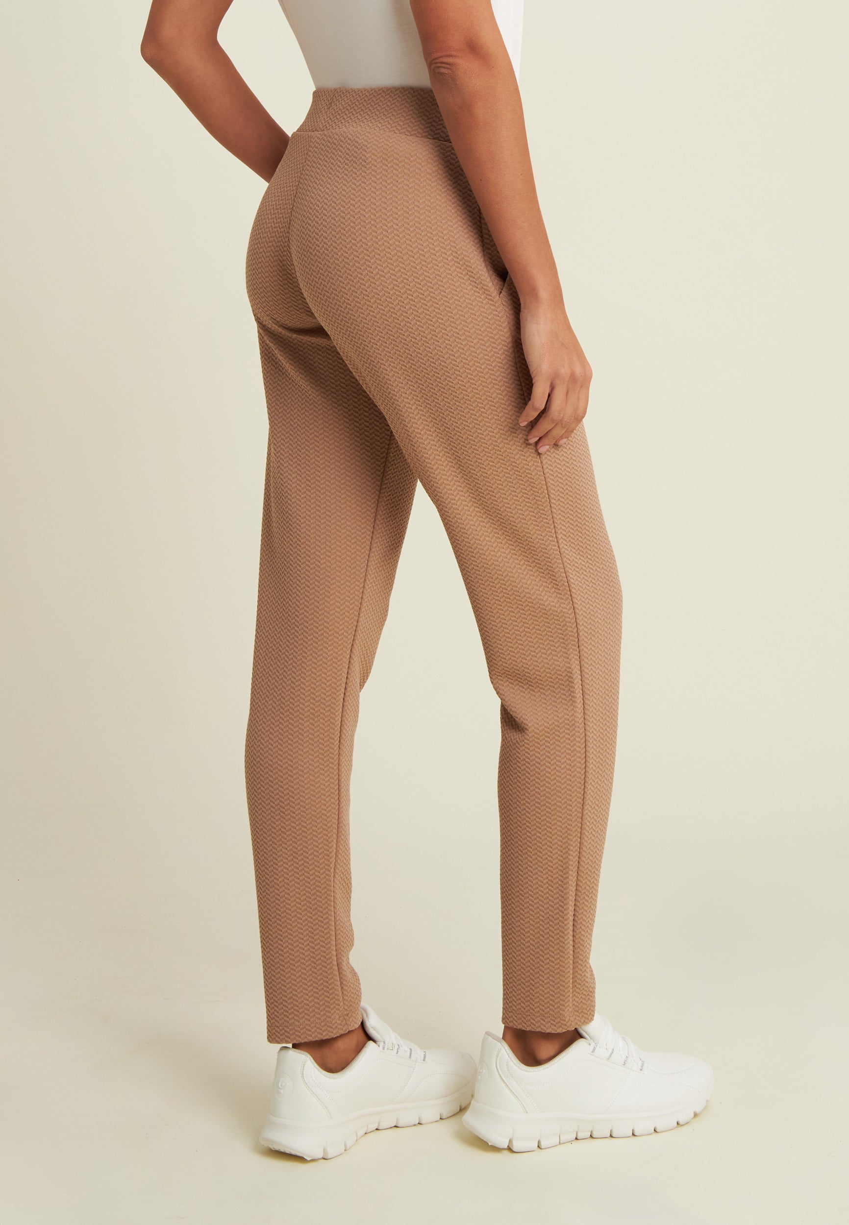 freddy-pantalon-femme-molleton-micro-tresses-fond-droit image 3