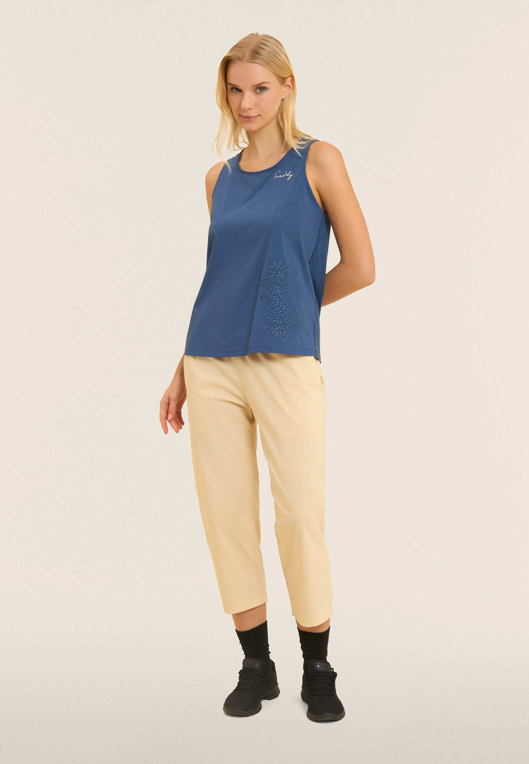 freddy-canotta-d-bardeur-vas-broderie-florale-femme image 5