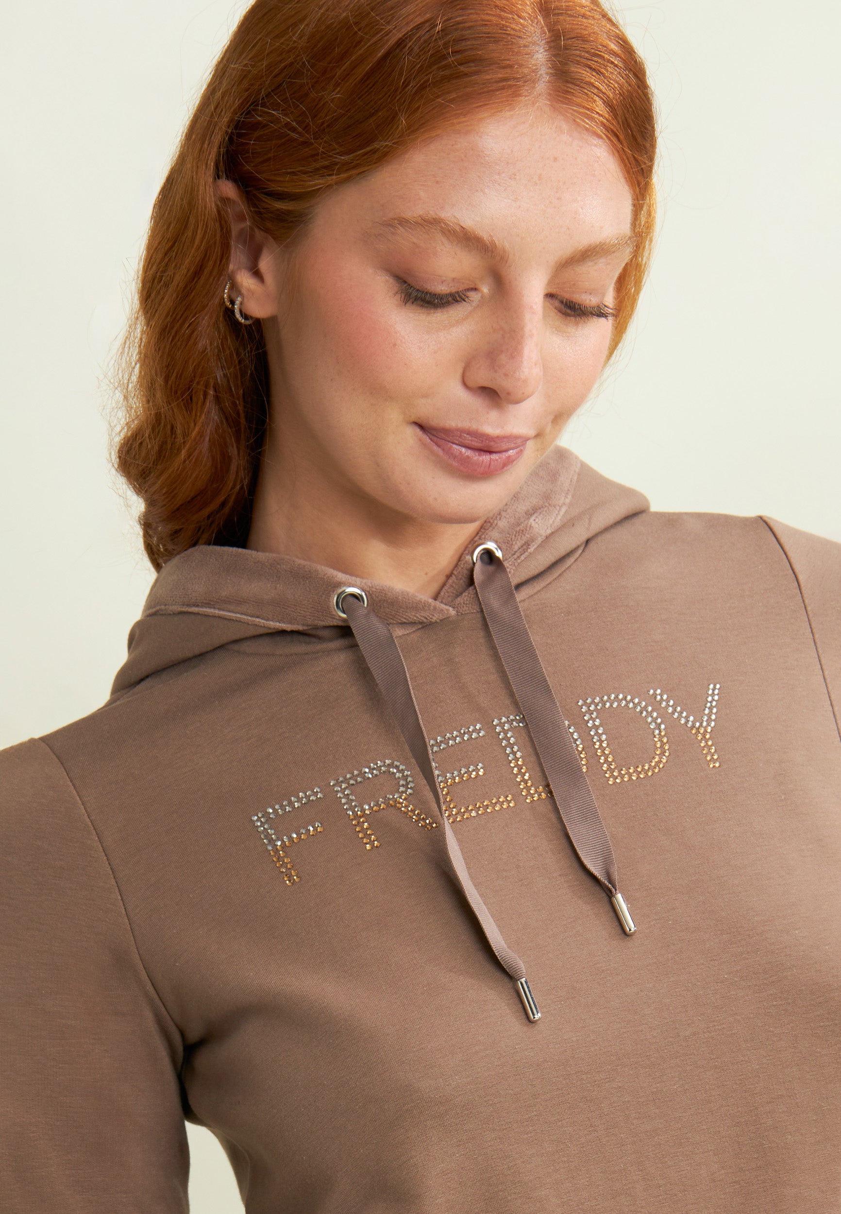 freddy-felpa-sportiva-donna-con-cappuccio-in-velluto-e-strass image 3