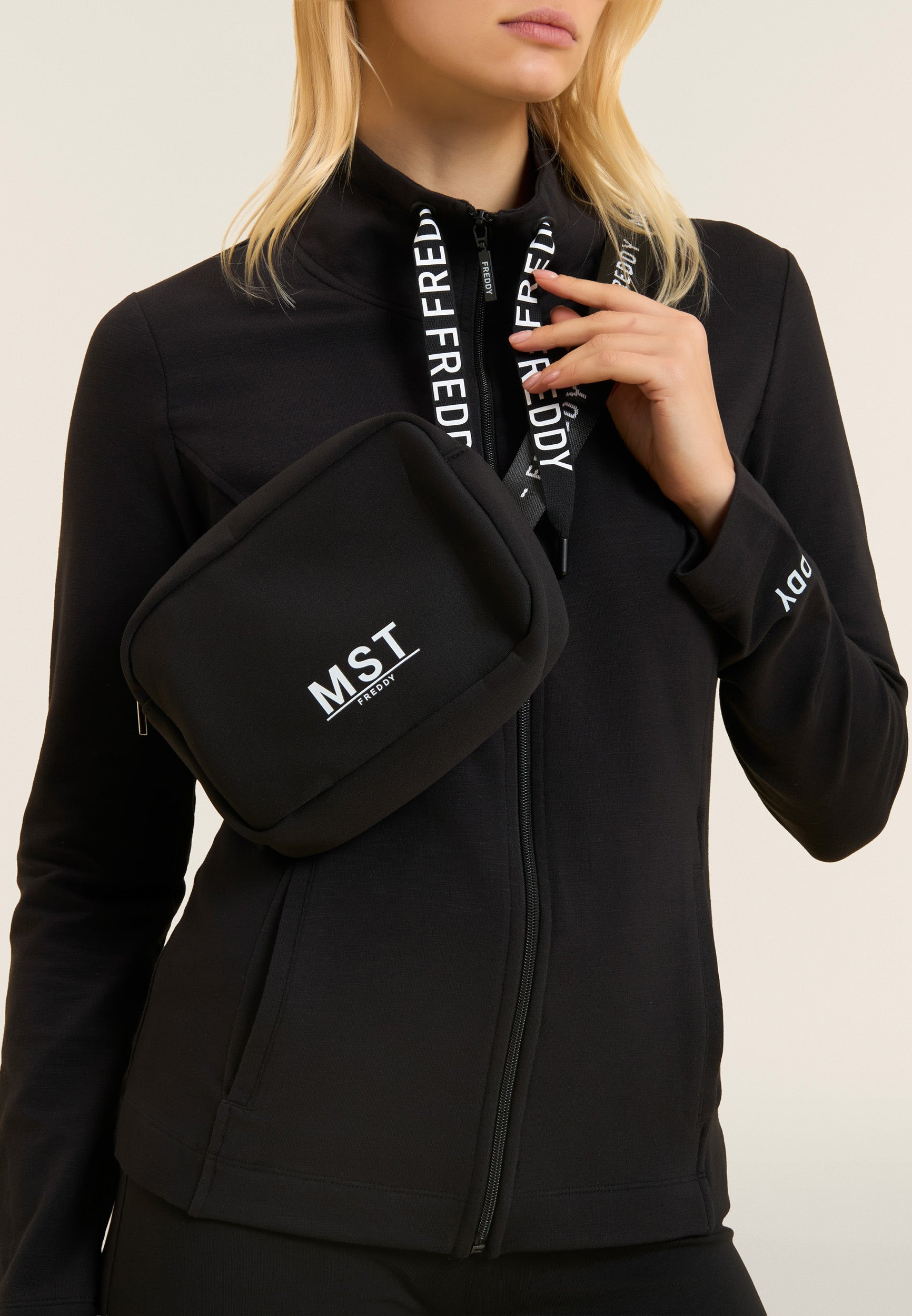 freddy-borsa-marsupio-sac-banane-n-opr-ne-logo-mst-21x14x7-cm image 2