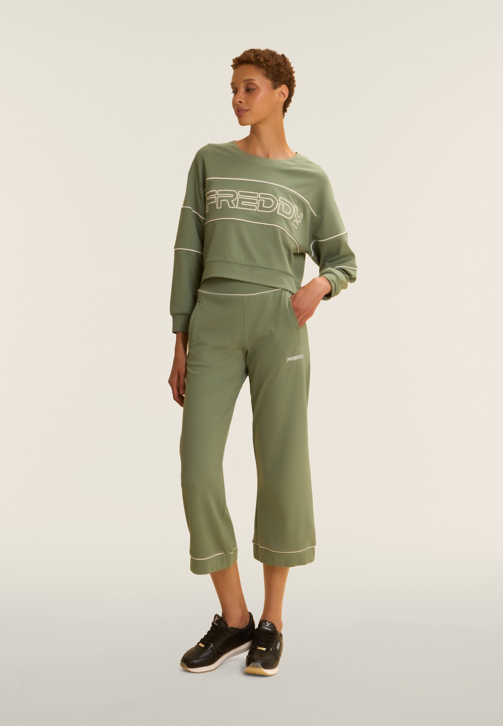 sweat-freddy-comfort-fit-cropped-maxi-logo-brod image 2
