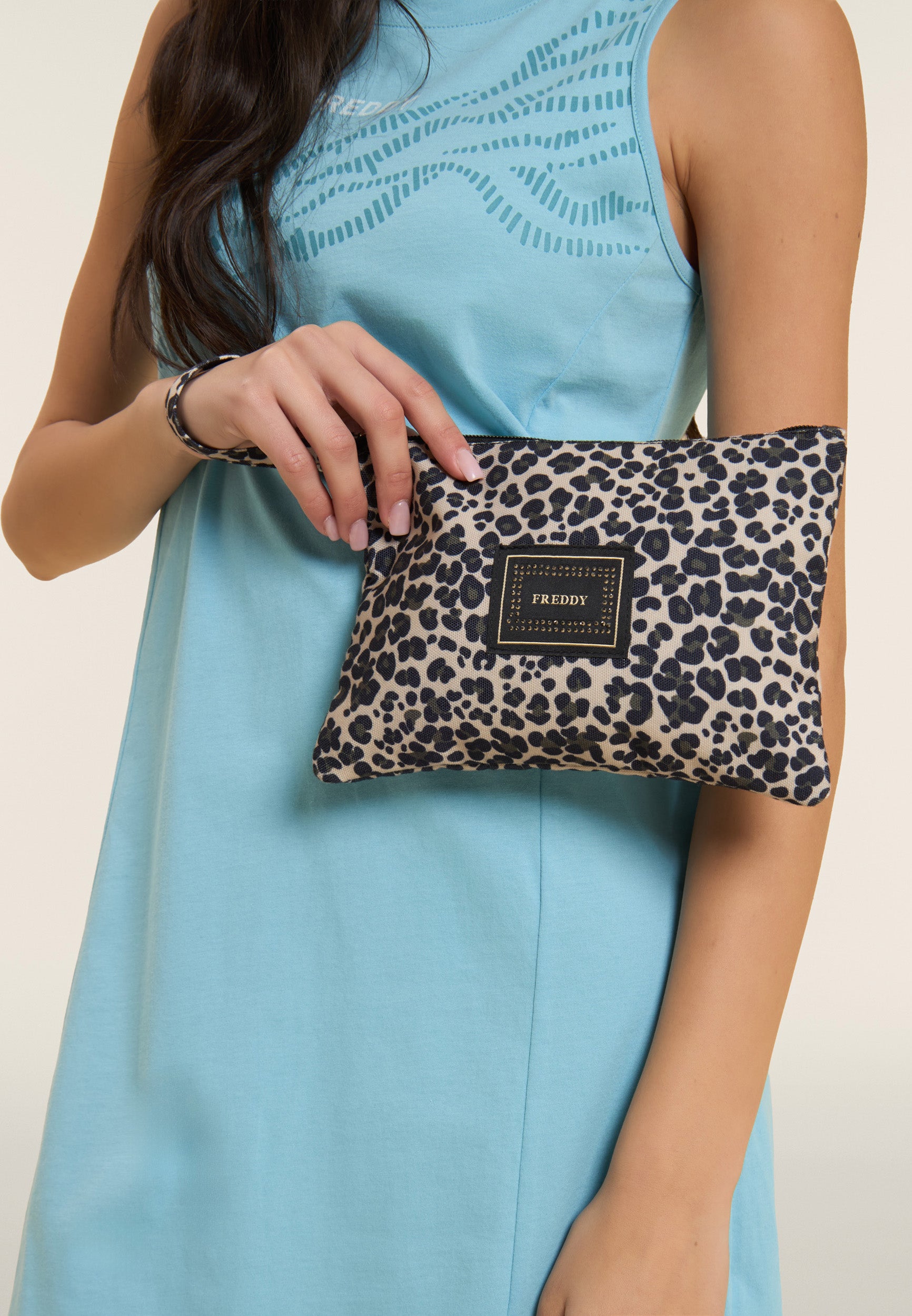freddy-bustina-pochette-toile-animalier-zip-logo-strass image 2