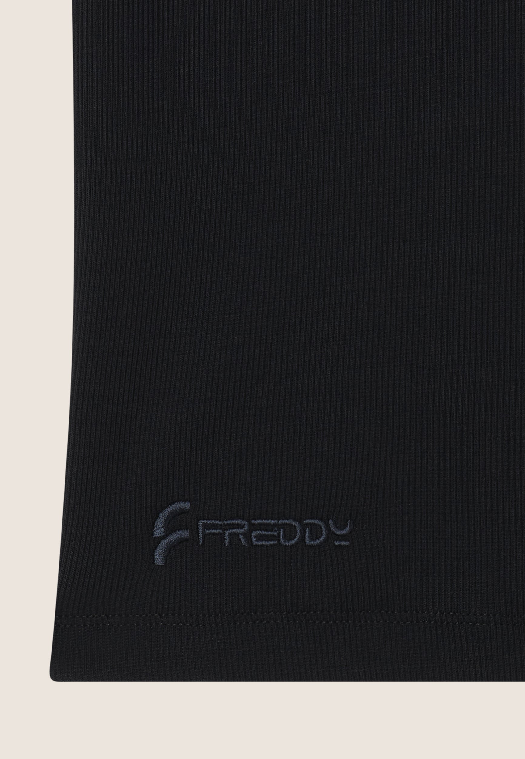 freddy-t-shirt-slim-fit-c-tel-ouverture-dos-femme image 7