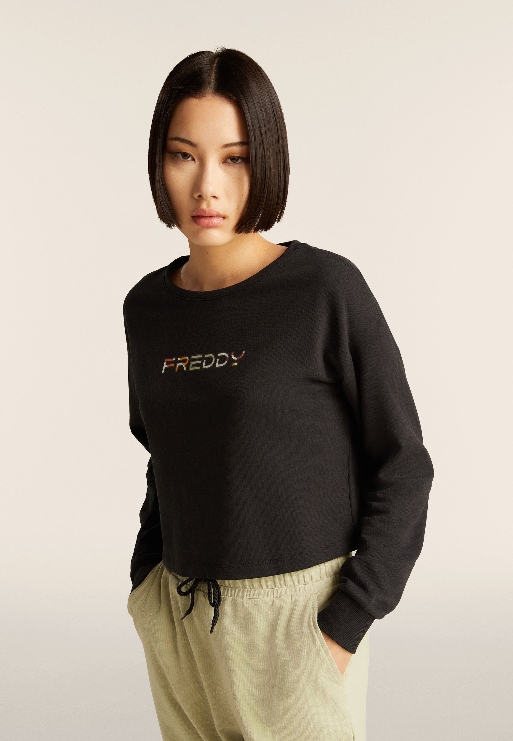 freddy-sweat-cropped-femme-logo-multicolore-comfort-fit image 1
